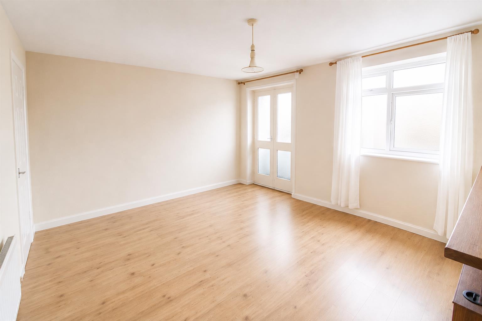 27 Crestwood Court, Shropshire, SY11 1DB For Sale